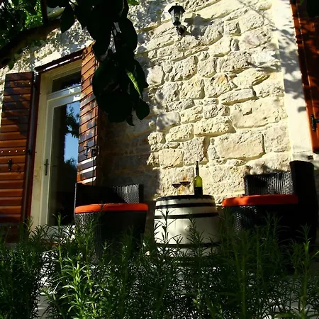 Old House * Sveti Filip i Jakov