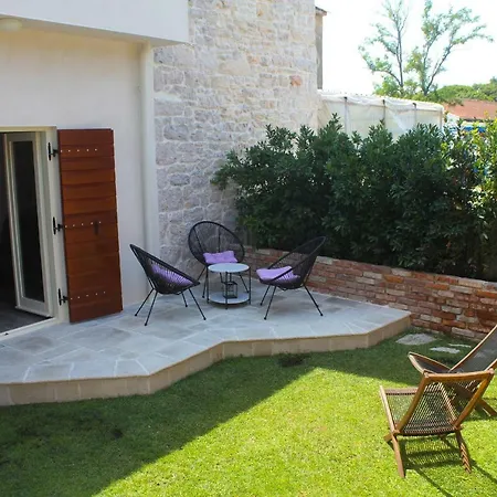 Old House Apartman *