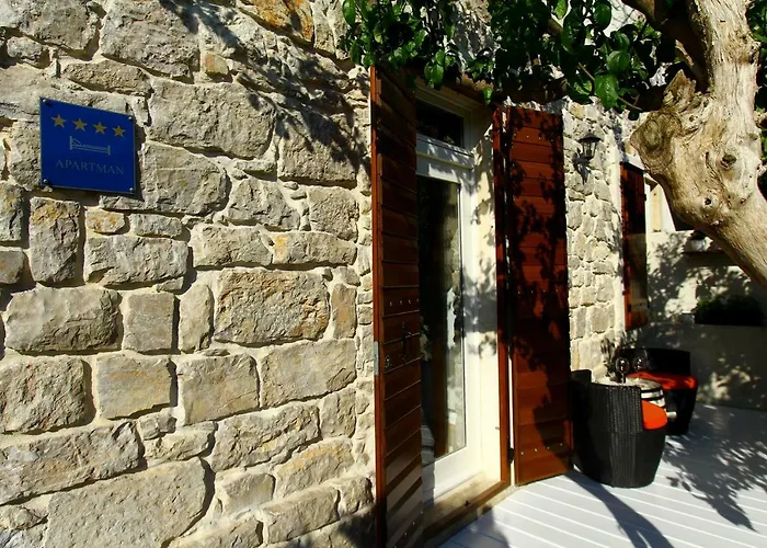 Apartament Old House *