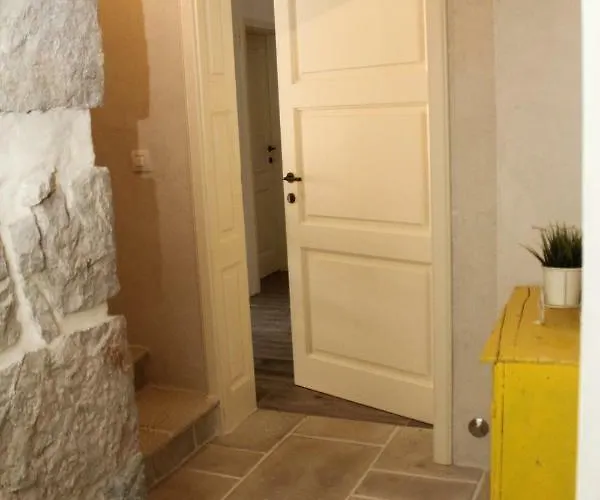 Apartament Old House *