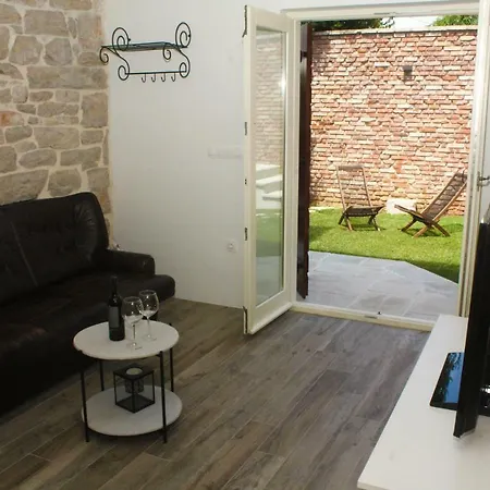 Apartman Old House