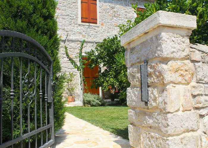 Old House * Свети-Филип-и-Яков